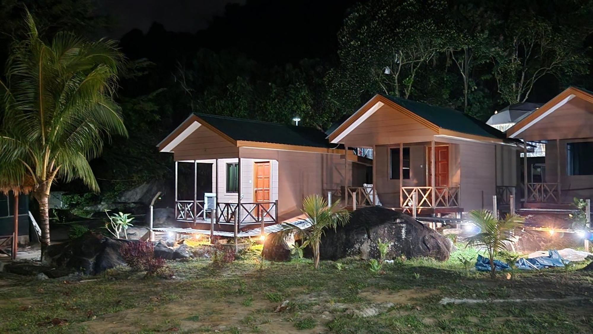 Dumba Bay Tioman Hotel Kampung Genting Exterior photo