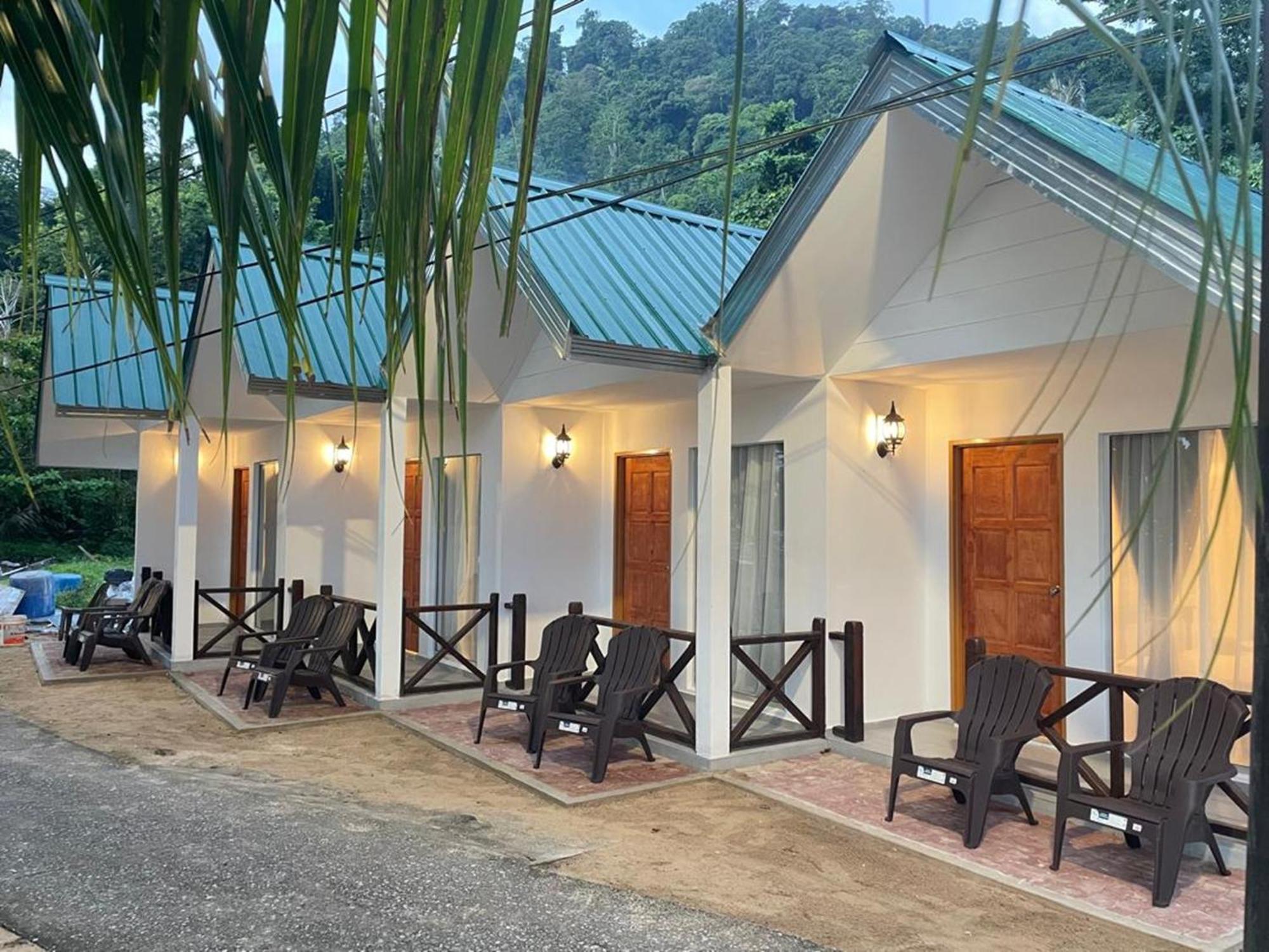 Dumba Bay Tioman Hotel Kampung Genting Exterior photo